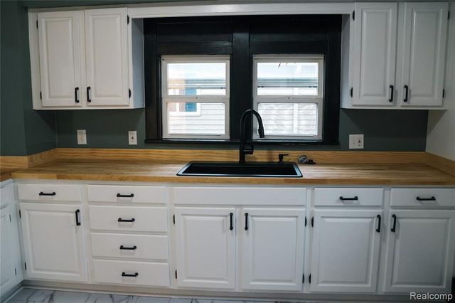 618 Clinton Street, Owosso, MI 48867