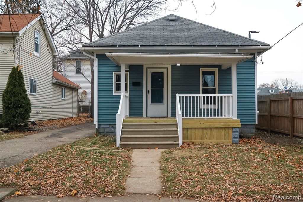 618 Clinton Street, Owosso, MI 48867