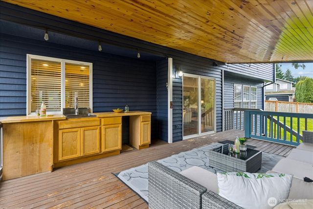 18112 Cedarbough Loop, Arlington, WA 98223