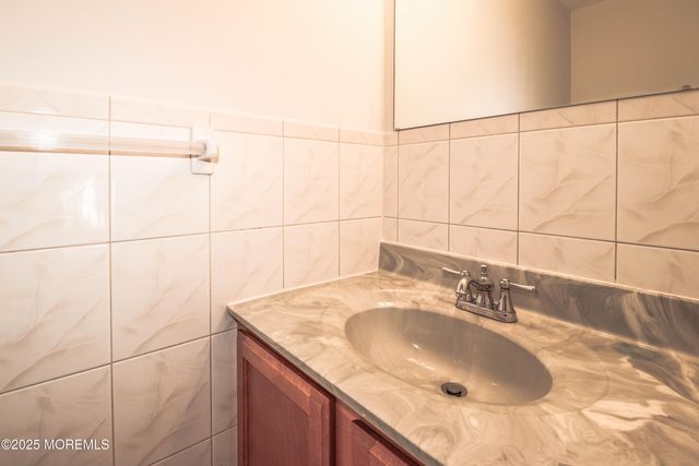 105 Adamecs Way 105, South Amboy, NJ 08879