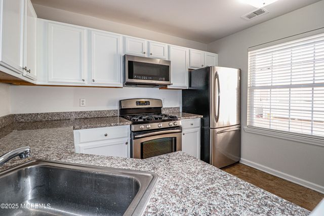 105 Adamecs Way 105, South Amboy, NJ 08879