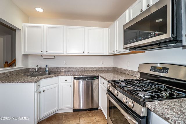 105 Adamecs Way 105, South Amboy, NJ 08879