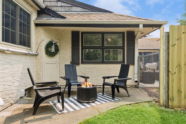 2123 Fairways Lane, Roseville, MN 55113