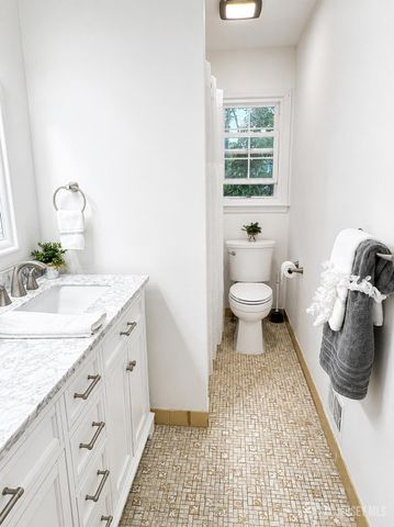 13 Traci Lane, Edison, NJ 08817