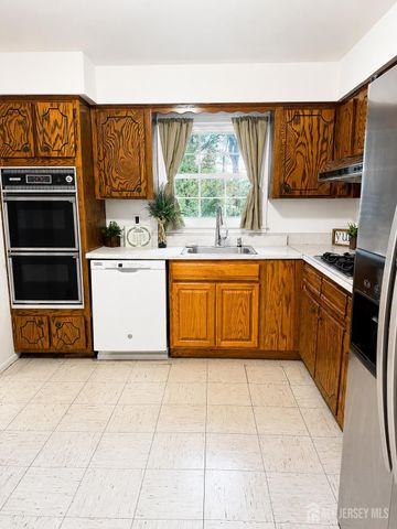 13 Traci Lane, Edison, NJ 08817