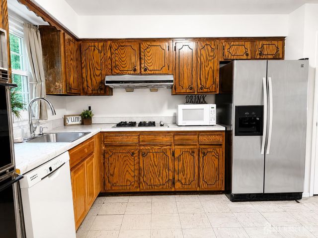 13 Traci Lane, Edison, NJ 08817
