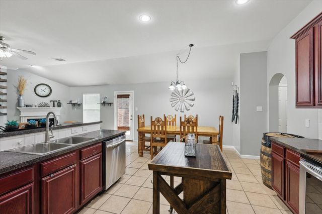 317 Susan Way, Red Oak, TX 75154