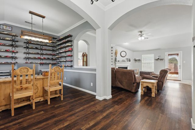 317 Susan Way, Red Oak, TX 75154