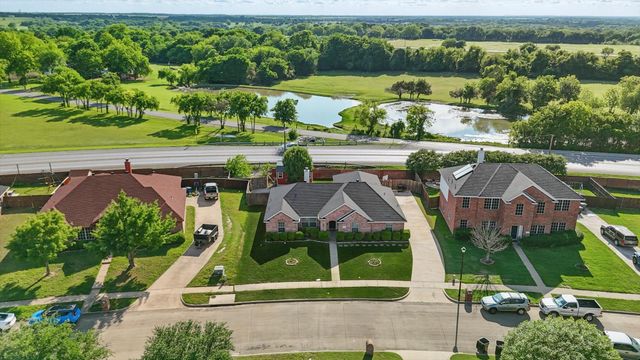317 Susan Way, Red Oak, TX 75154