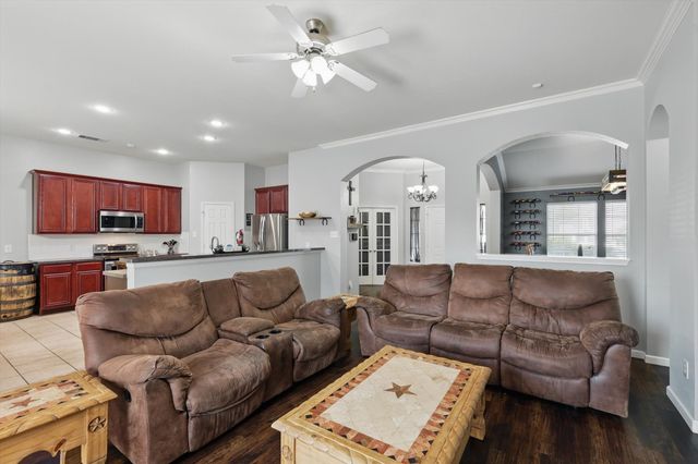 317 Susan Way, Red Oak, TX 75154
