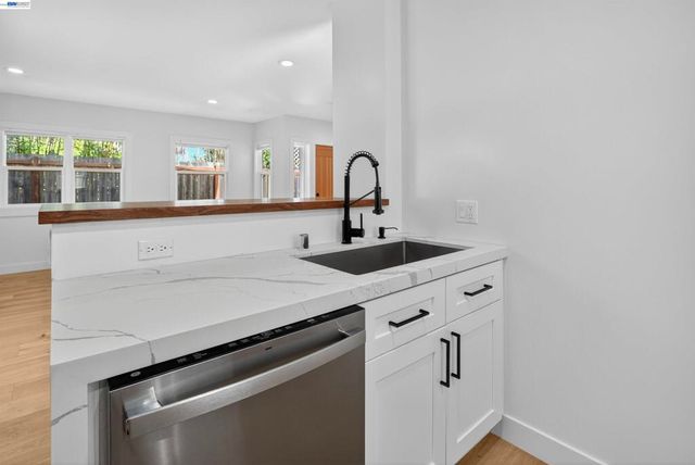 914 61st Street, Oakland, CA 94608
