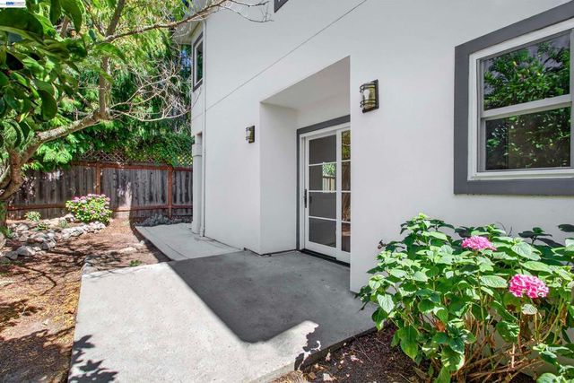 914 61st Street, Oakland, CA 94608