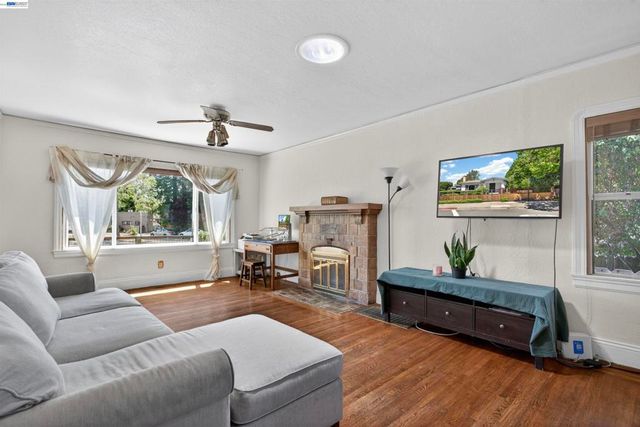 914 61st Street, Oakland, CA 94608