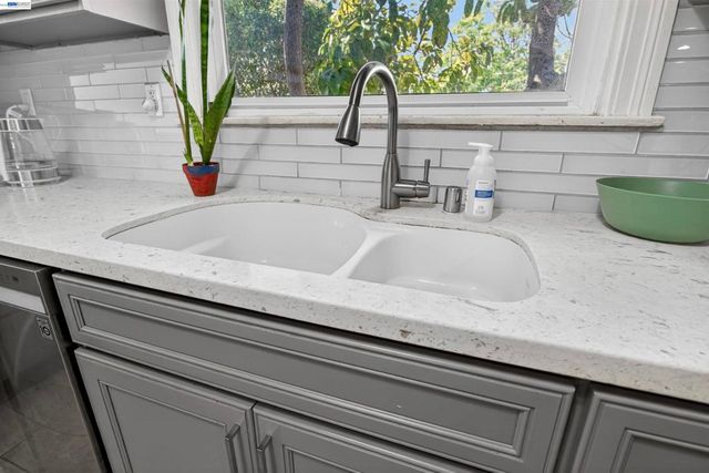 914 61st Street, Oakland, CA 94608