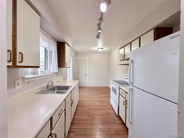 3793 Heritage Parkway, Dearborn, MI 48124