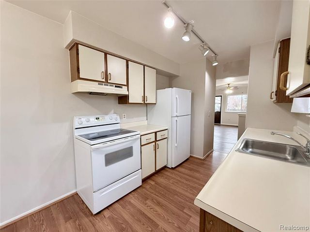 3793 Heritage Parkway, Dearborn, MI 48124