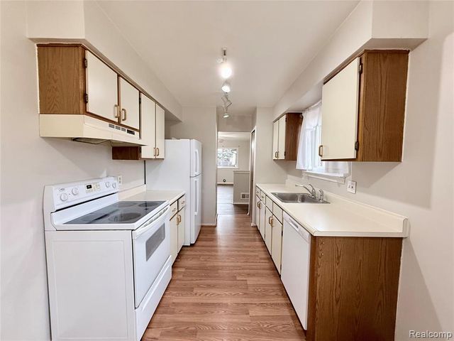 3793 Heritage Parkway, Dearborn, MI 48124