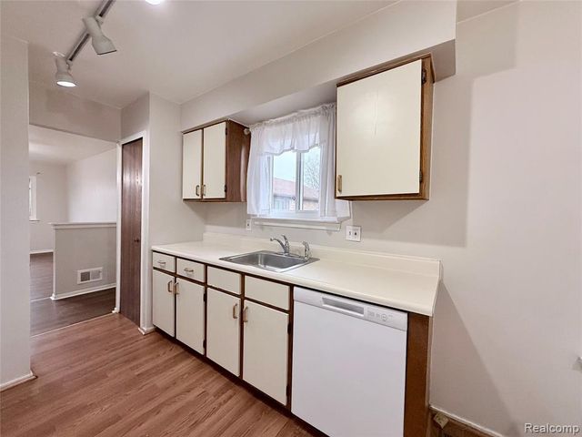 3793 Heritage Parkway, Dearborn, MI 48124