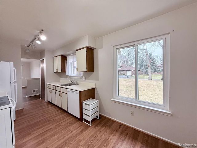 3793 Heritage Parkway, Dearborn, MI 48124