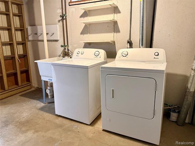 3793 Heritage Parkway, Dearborn, MI 48124