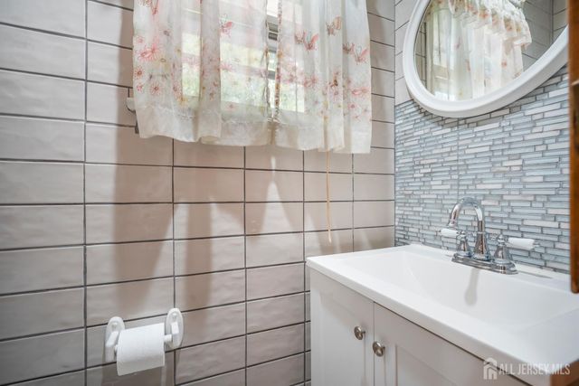 6 Russell Street, East Brunswick, NJ 08816
