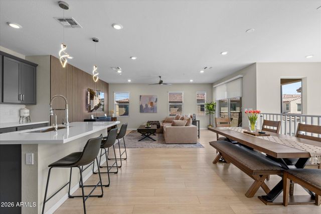 733 E LARK Street 202, Gilbert, AZ 85297