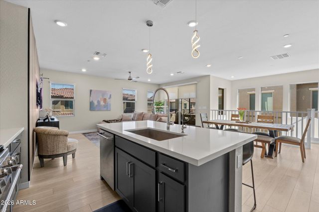733 E LARK Street 202, Gilbert, AZ 85297