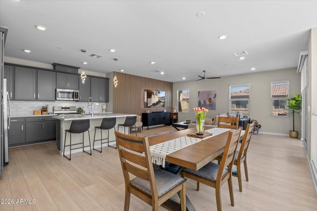 733 E LARK Street 202, Gilbert, AZ 85297