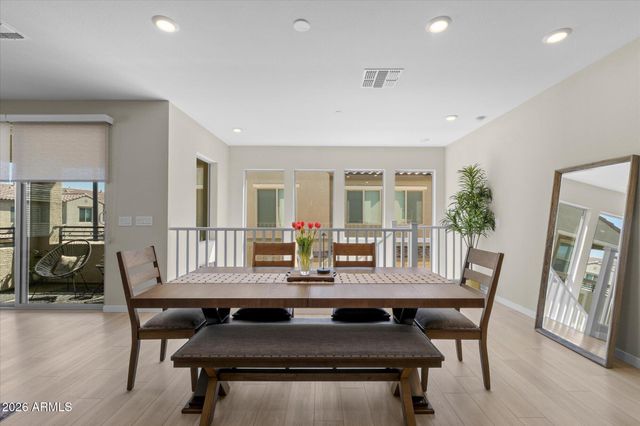 733 E LARK Street 202, Gilbert, AZ 85297