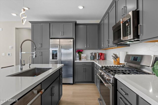 733 E LARK Street 202, Gilbert, AZ 85297