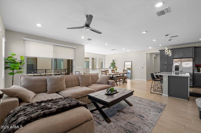 733 E LARK Street 202, Gilbert, AZ 85297