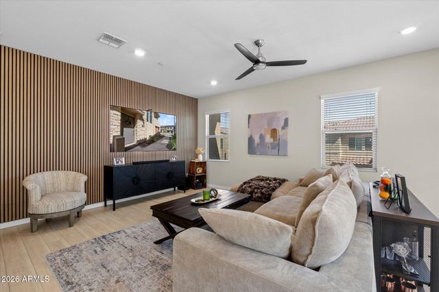 733 E LARK Street 202, Gilbert, AZ 85297