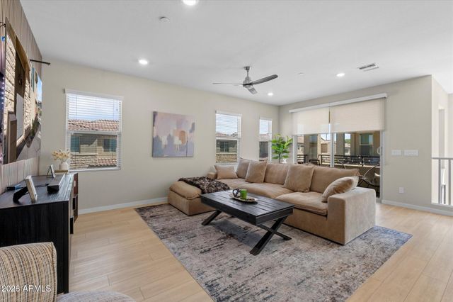 733 E LARK Street 202, Gilbert, AZ 85297