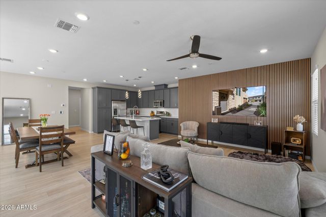 733 E LARK Street 202, Gilbert, AZ 85297