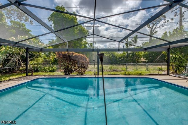8524 Dartmouth ST, Fort Myers, FL 33907