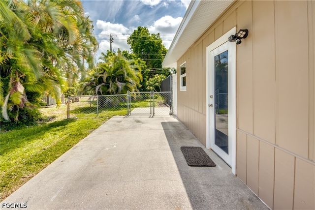 8524 Dartmouth ST, Fort Myers, FL 33907