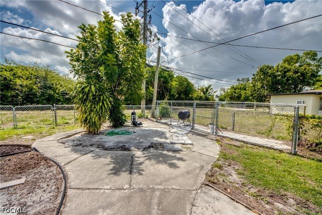 8524 Dartmouth ST, Fort Myers, FL 33907