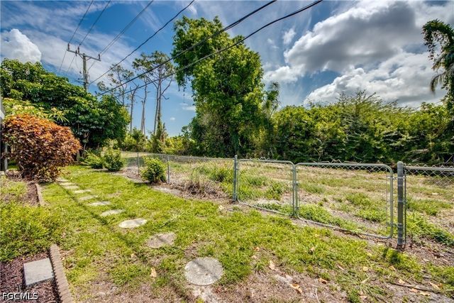 8524 Dartmouth ST, Fort Myers, FL 33907
