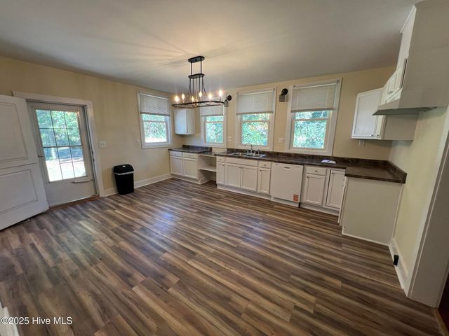 10140 N College Street, Clarkton, NC 28433