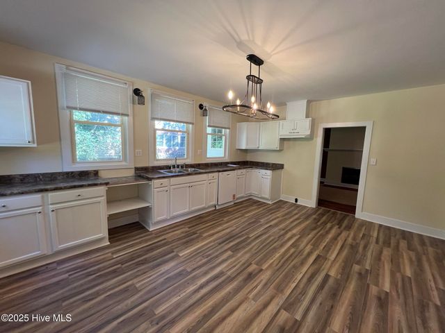 10140 N College Street, Clarkton, NC 28433