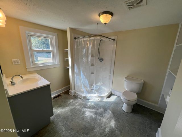 10140 N College Street, Clarkton, NC 28433