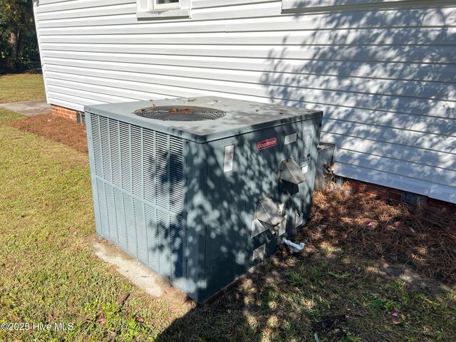 10140 N College Street, Clarkton, NC 28433