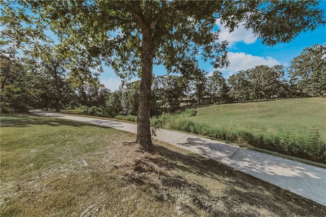 37 Cambria Drive, Bella Vista, AR 72715