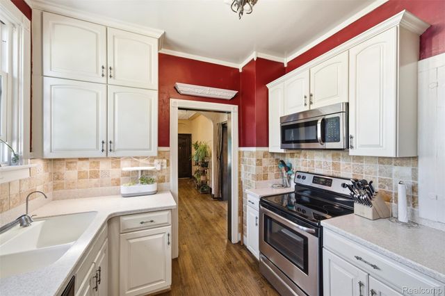 2700 Hallman Avenue, Waterford Charter Township, MI 48328