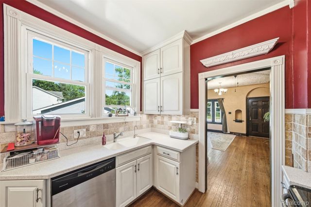 2700 Hallman Avenue, Waterford Charter Township, MI 48328
