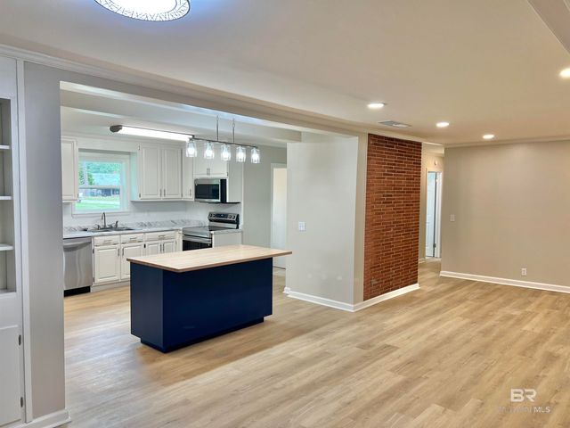 618 S Carney Street, Atmore, AL 36502