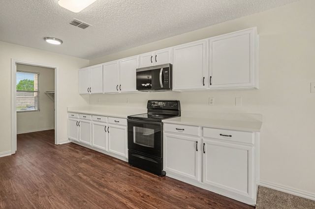 1404 Sunflower Court, Burleson, TX 76028