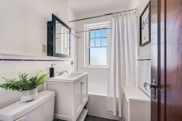 42 Linnaean Street 14, Cambridge, MA 02138