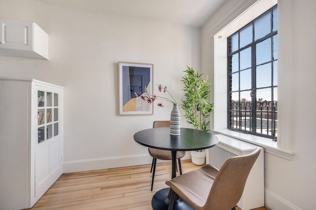 42 Linnaean Street 14, Cambridge, MA 02138