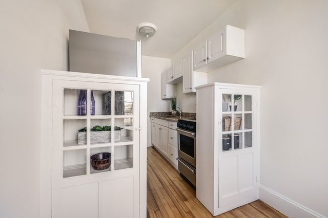 42 Linnaean Street 14, Cambridge, MA 02138